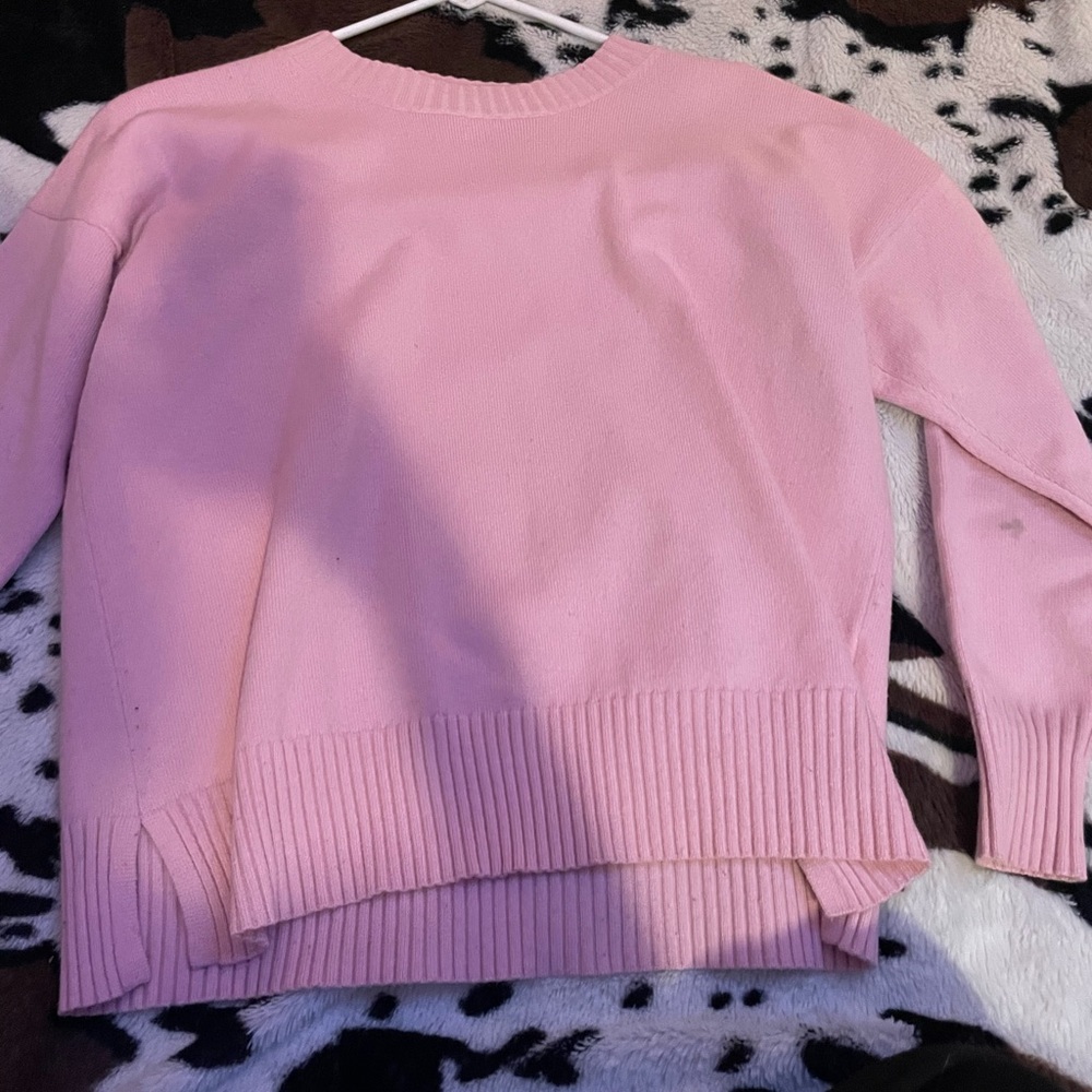 Soft Pink Crew Neck Sweater with Ribbed Texture